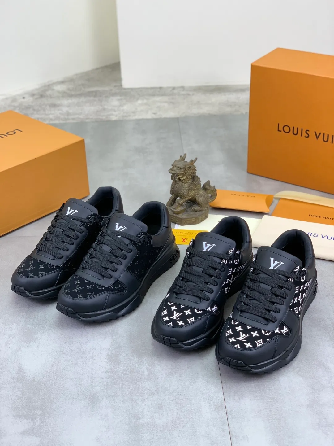 Men's men's shoes 💰P680 new style 💶[LOUIS VUITTON] (original order) new style 🍀LV Louis Vuitton * - top version of LV classic trendy shoes! Use imported original cowhide and water-dyed cowhide lining. The latest original wear-resistant TPU combination outsole! High quality products! Multiple colors available, code number: 38-44 (45 46 customized)